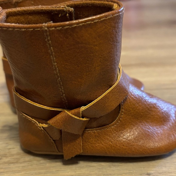 Old Navy NWOT Baby Girl Winter Boot Shoe Bundle Black Tan Size 6-12 months - Picture 12 of 16